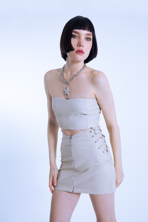 Beige Leather Mini Skirt with Side Eyelets and Front Zipper - 4
