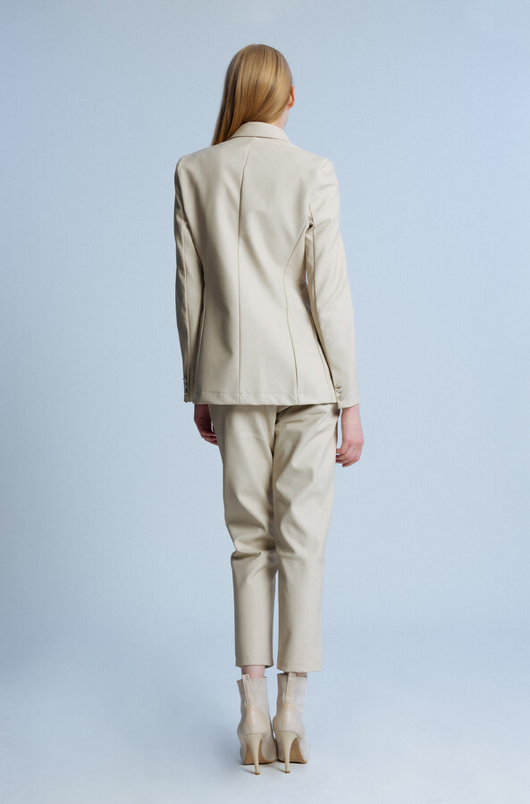 Beige leather wrap jacket with fitted waist - 3