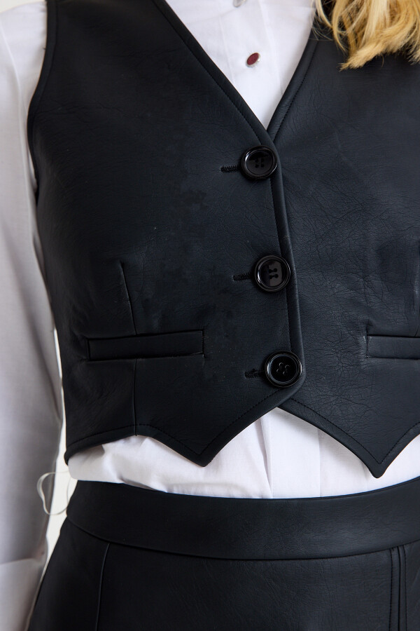 Black V-neck fitted leather vest - 3