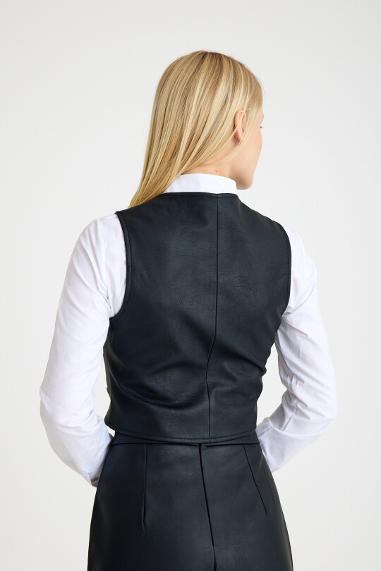 Black V-neck fitted leather vest - 4