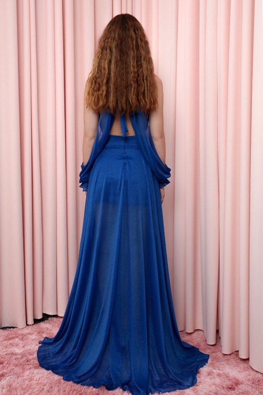 BLAUES ABENDKLEID MIT BRUST- UND RÜCKENAUSSCHNITT SOWIE SCHLITZ - 2