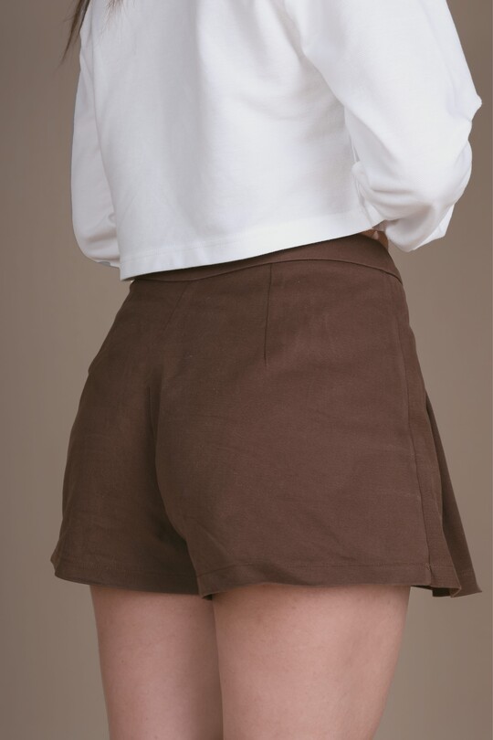 BRAUNER SHORTSROCK MIT plissierter Vorderseite und niedriger Taille hinten - 4