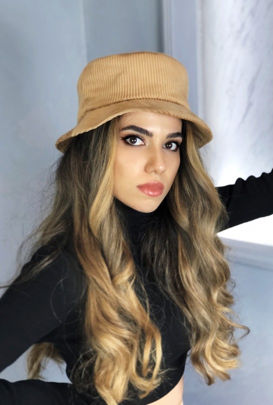 BERFUĞ KIRAN - BUCKET HAT AUS SAMT (1)
