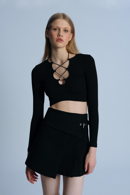 BLACK STONE STRIP COLLAR CROP 