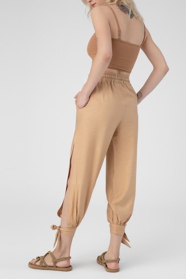 Cremefarbene Leinenhose mit elastischem Bund und Knöchelbindung - 3