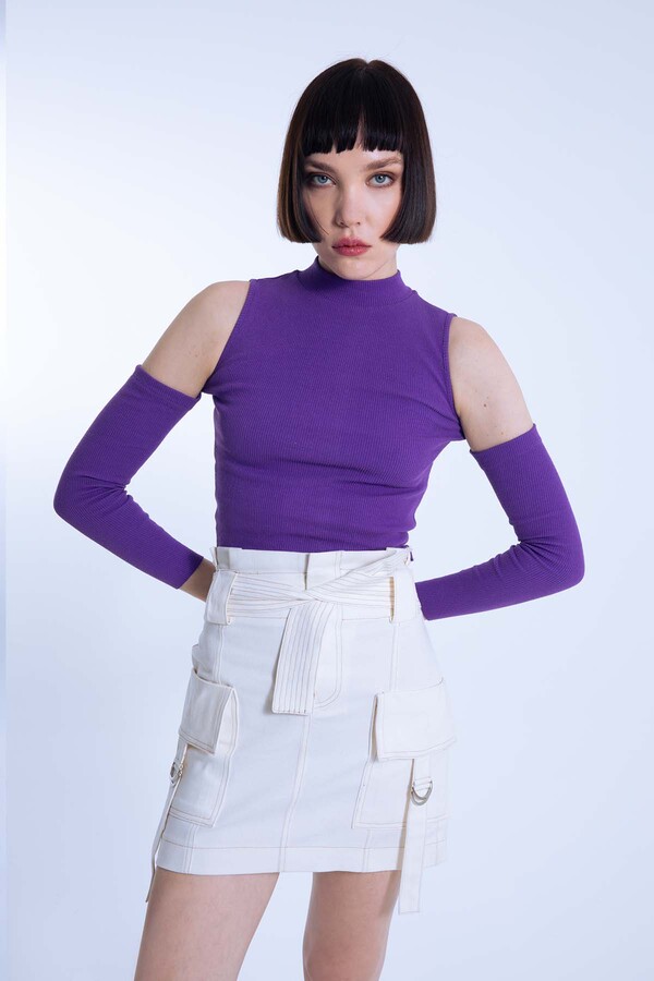 Ecru high-waist mini skirt with D-ring belt and pockets - 4