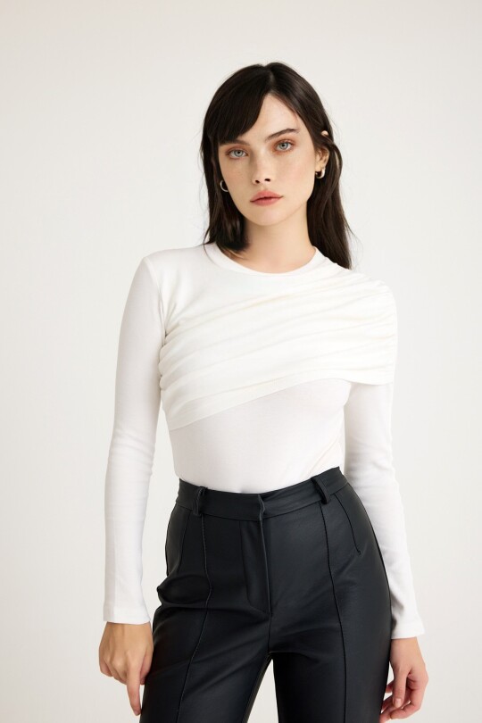 Ecru long-sleeve bodysuit with snap closure - 2