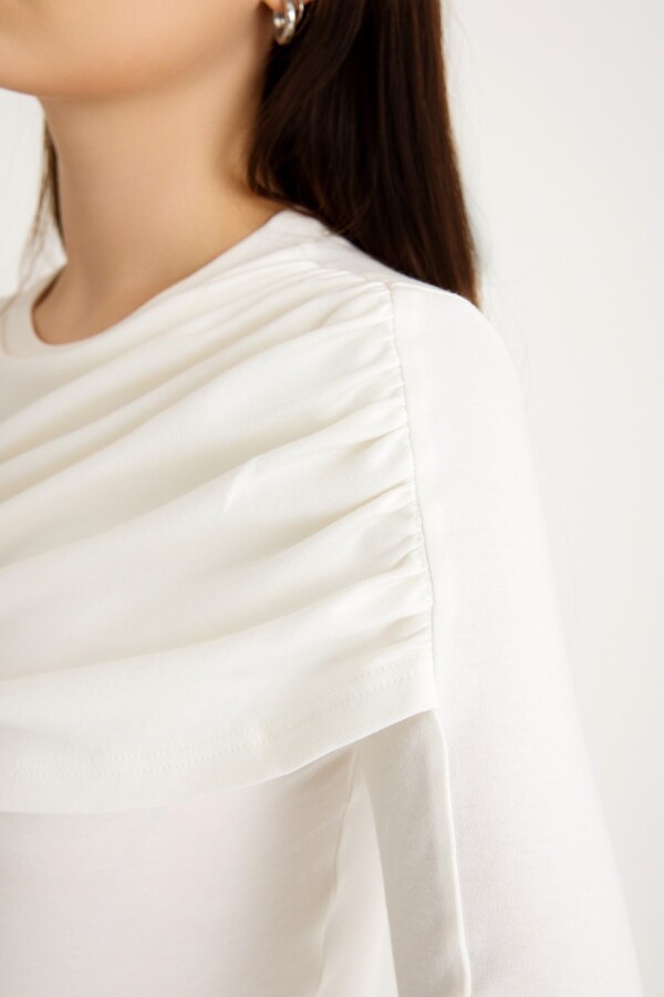 Ecru long-sleeve bodysuit with snap closure - 3