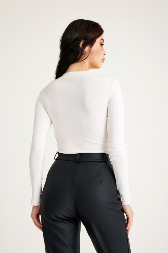 Ecru long-sleeve bodysuit with snap closure - 5