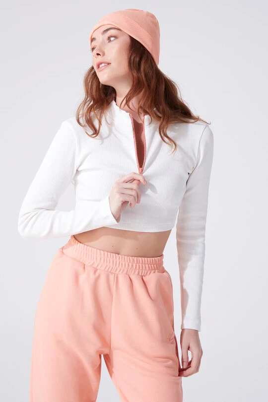 Ecru/lachsfarbener Langarm-Body mit Rollkragen und Reißverschluss - BERFUĞ KIRAN (1)