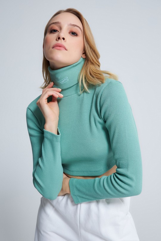 EMBROIDERY DETAILED NECK CROP - 1