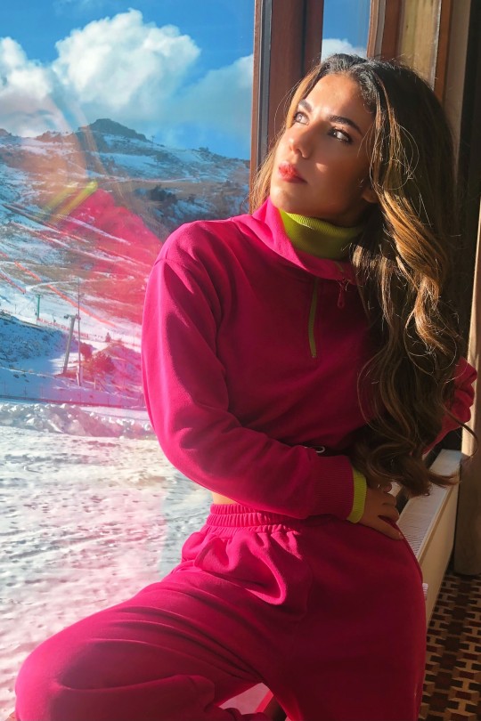 Fuchsia short sweatshirt with elastic waist and front zipper - 3