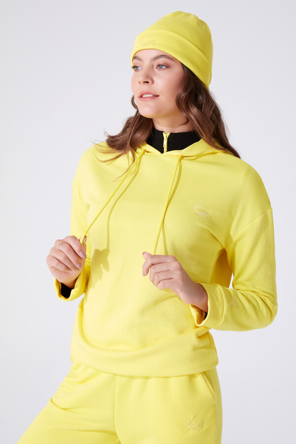 Gelbes Kapuzen-Sweatshirt mit weitem Schnitt - BERFUĞ KIRAN