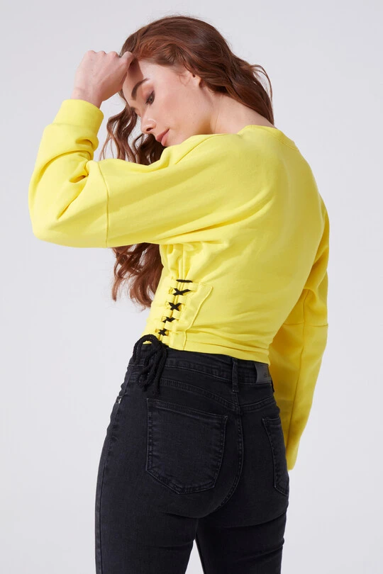 Gelbes Sweatshirt mit Rundhalsausschnitt, langen Ärmeln und seitlicher Schleife - 3