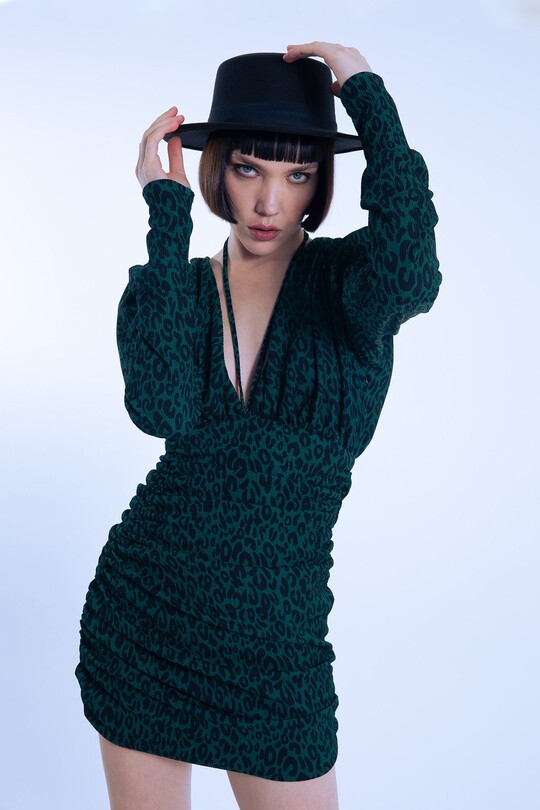 GREEN LEOPARD PATTERNED SHIRTED V-NECK SHORT DRESS