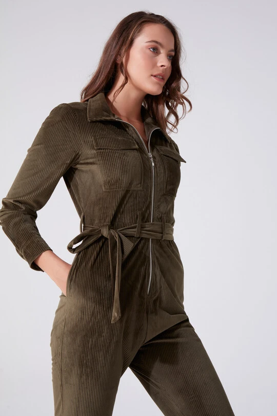 Grüner Cord-Jumpsuit mit Taschen- und Gürtel-Details - 2