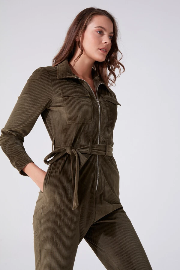 Grüner Cord-Jumpsuit mit Taschen- und Gürtel-Details - 2