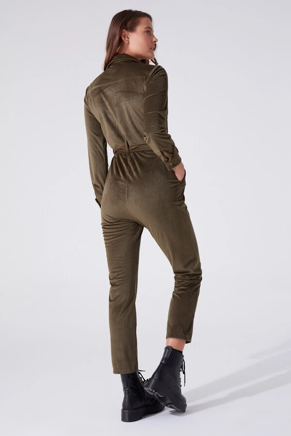 Grüner Cord-Jumpsuit mit Taschen- und Gürtel-Details - 3