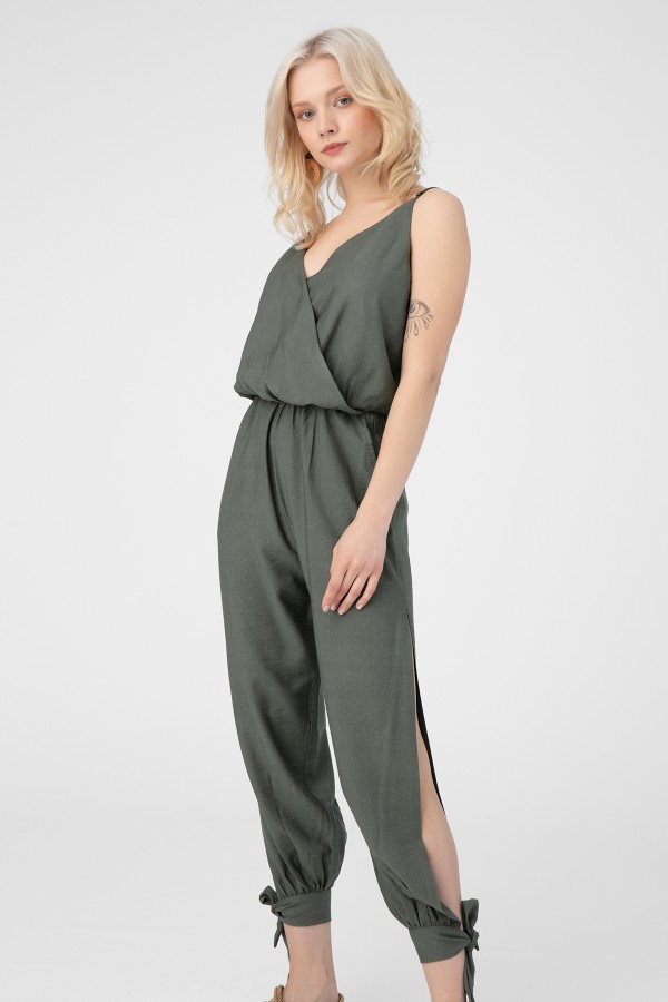 Grüner Leinen-Jumpsuit mit Wickelkragen und am Knöchel gebunden - 2