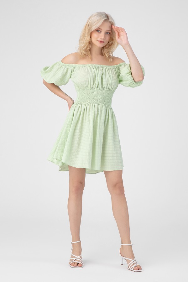 Grünes Kleid mit überschnittenen Schultern und elastischem Bund - 2