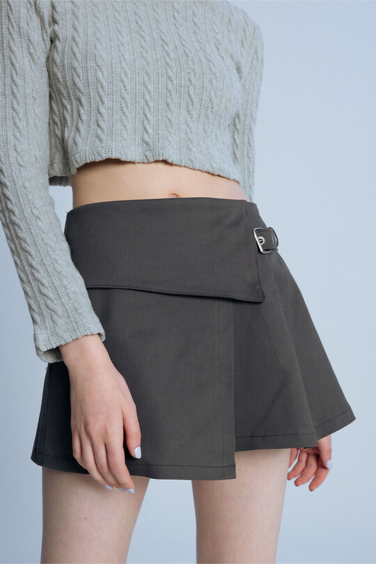 GRAY BUCKLE MINI SKIRT WITH PLEMENT DETAIL - Thumbnail