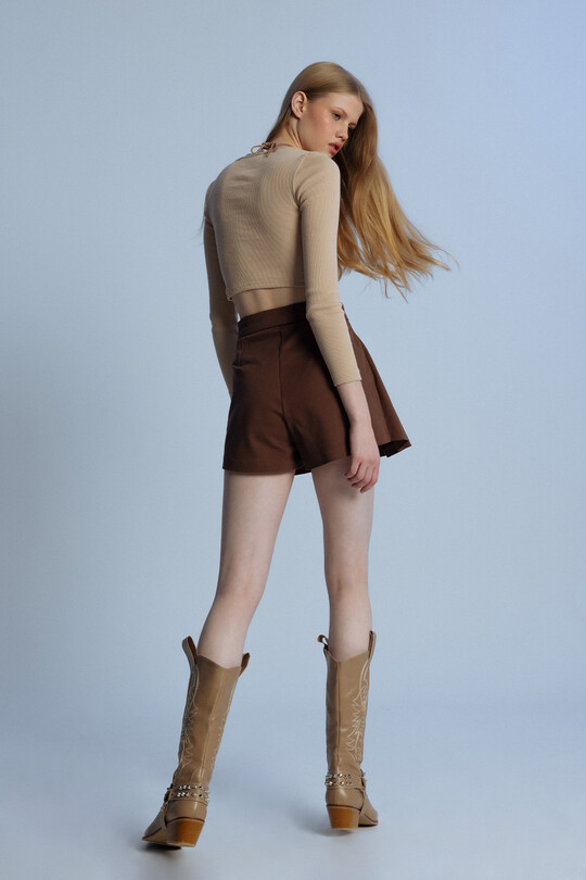 BROWN FRONT PLEATED LOW WAIST BACK SHORTS SKIRT