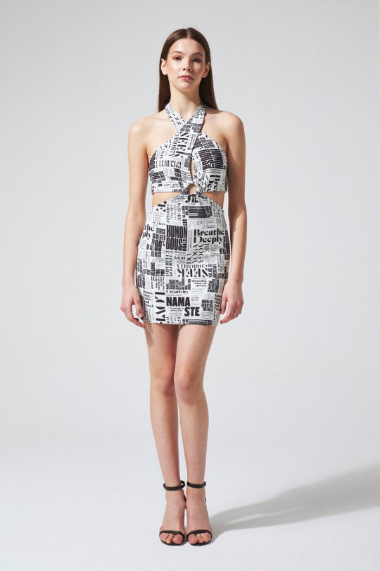 WRITTEN PATTERN DRESS WITH BUCKLED FRONT AT THE NECK 