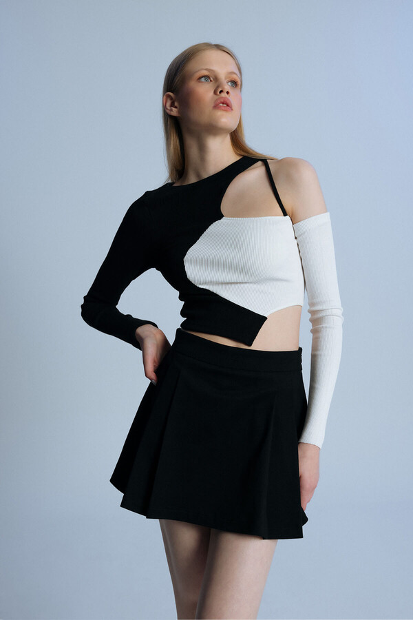 BLACK/WHITE TWO-COLOUR COVERED CLOTHES ASYMMETRIC CROP - 1