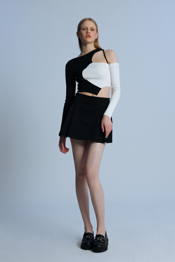 BLACK/WHITE TWO-COLOUR COVERED CLOTHES ASYMMETRIC CROP - 2