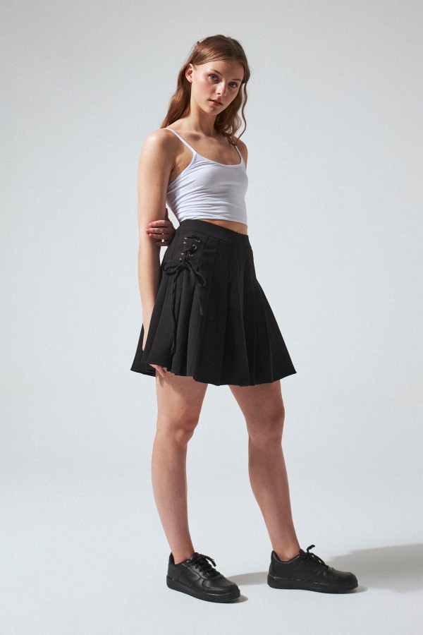 EYELET ATTACHED PLEATED SKIRT BLACK - 1