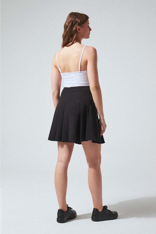 EYELET ATTACHED PLEATED SKIRT BLACK - 3