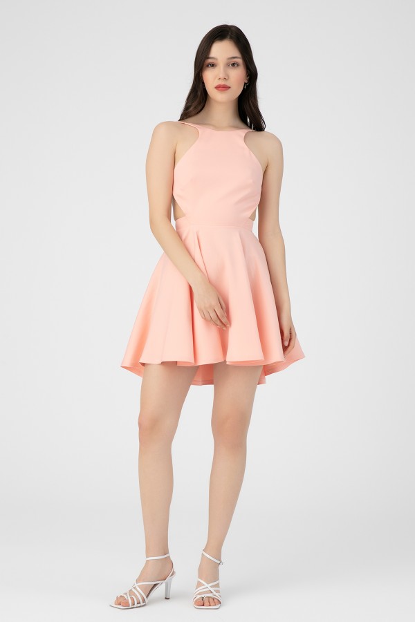 Kleid in Puderton mit Halterneck und Rückenausschnitt - 1