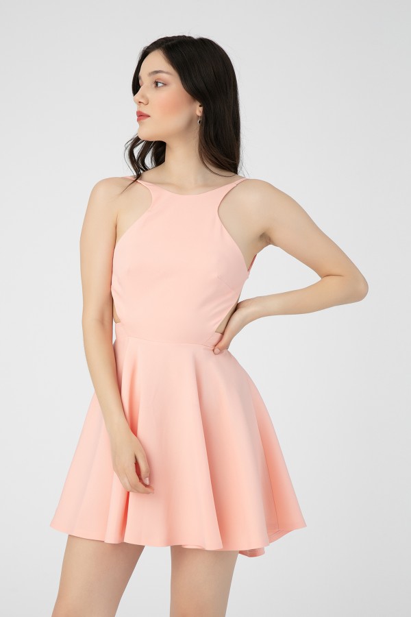 Kleid in Puderton mit Halterneck und Rückenausschnitt - 3