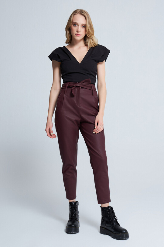  LEATHER BELTED HIGH WAIST CARROT PANTS 