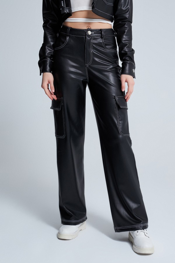 LEDERHOSE MIT HOHEM TAILLE UND WEISSER STICHSTÜCKE - 2