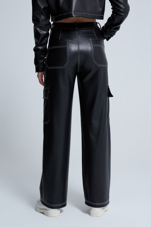 LEDERHOSE MIT HOHEM TAILLE UND WEISSER STICHSTÜCKE - 3
