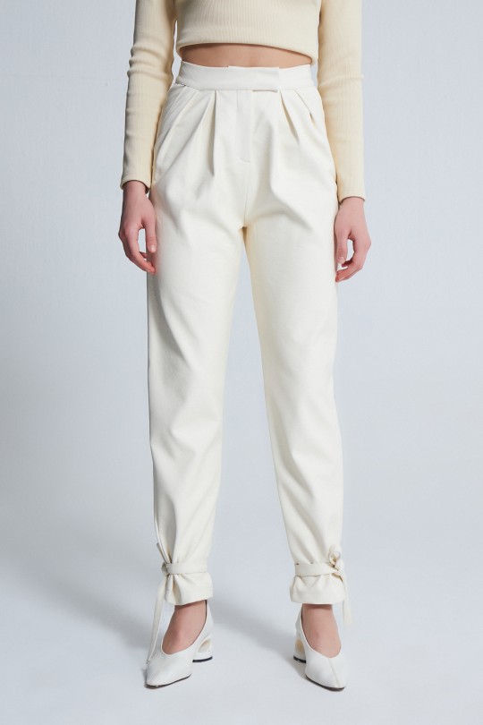 BERFUĞ KIRAN - LEDERHOSE B (1)