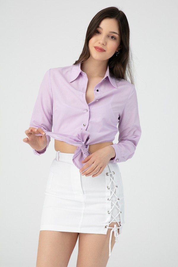 Lila Popeline-Bluse mit am Saum gebundenem Rock - 2