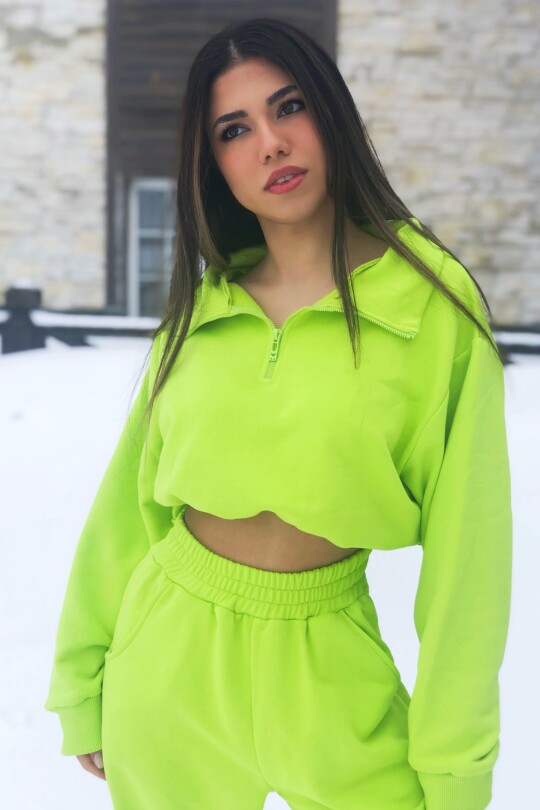 Lime short sweatshirt with elastic waist and front zipper - 4