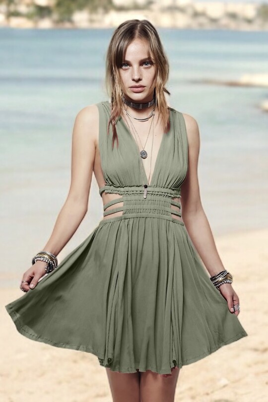 Olivgrünes kurzes Kleid mit offenem Rücken und elastischem Bund - BERFUĞ KIRAN