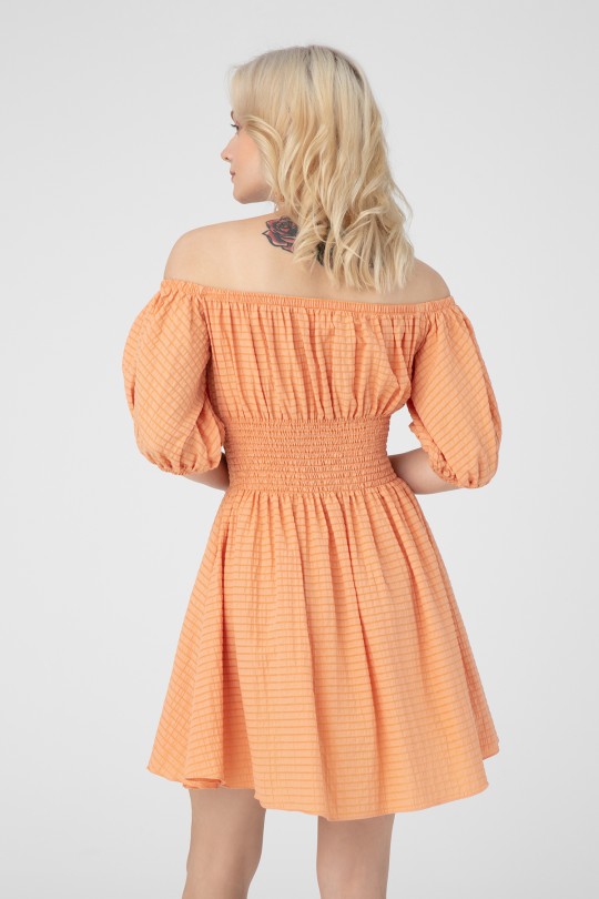 Orangenfarbenes Kleid mit überschnittenen Schultern und elastischem Bund - 3