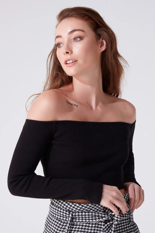 BLACK OVER SHOULDER LONG SLEEVE CROP - 2