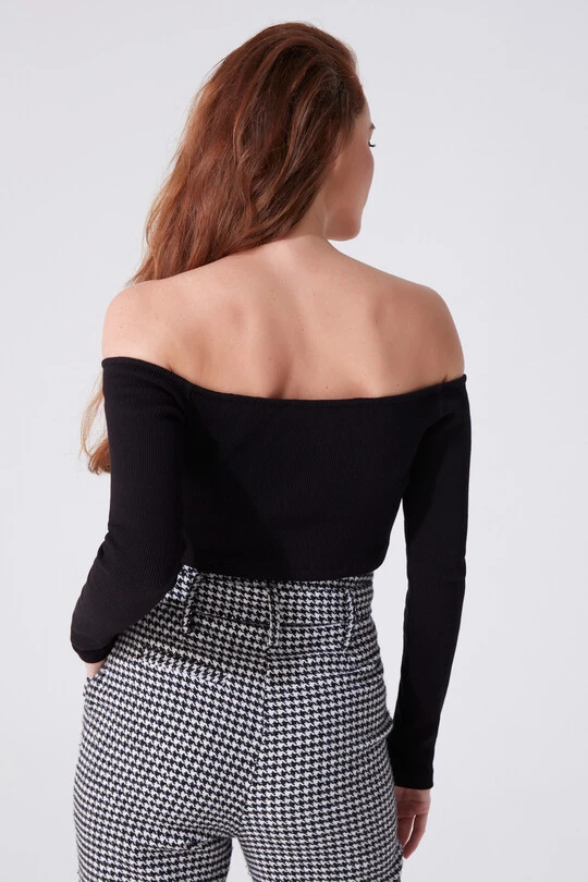 BLACK OVER SHOULDER LONG SLEEVE CROP - 3