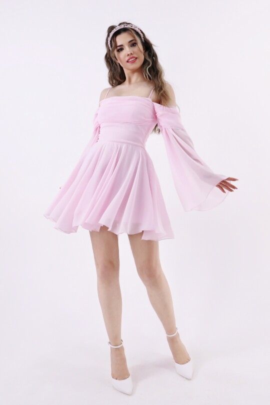 PEMBE ASKILI UZUN KOLLU ETEĞİ VOLANLI ŞİFON ELBİSE - 3