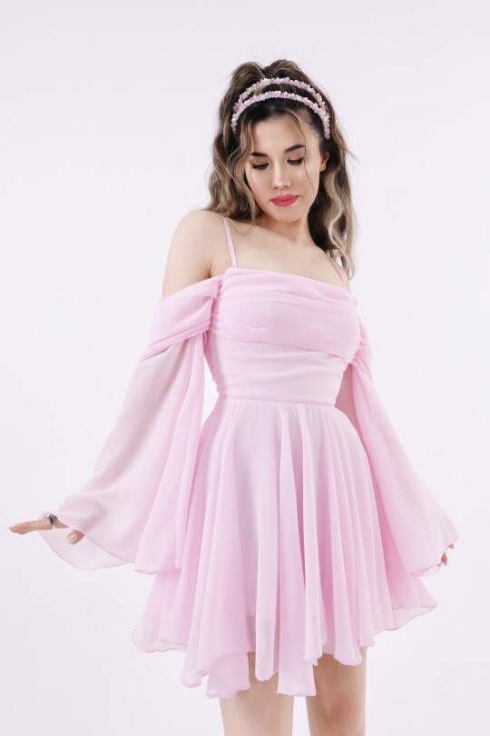 PEMBE ASKILI UZUN KOLLU ETEĞİ VOLANLI ŞİFON ELBİSE - 5