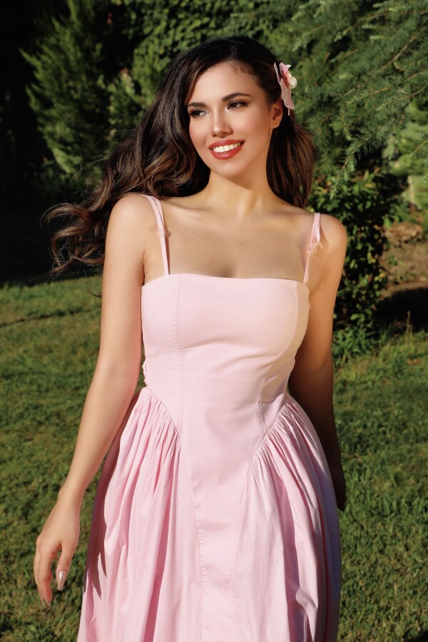Pink midi dress with open back and bow detail - 4