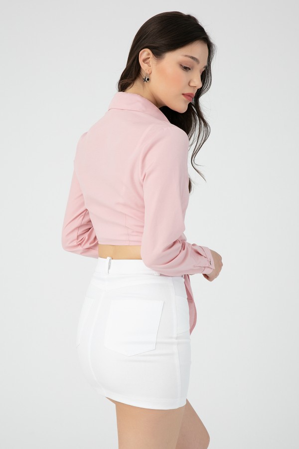 Puderfarbene Popeline-Bluse mit am Saum gebundenem Rock - 3