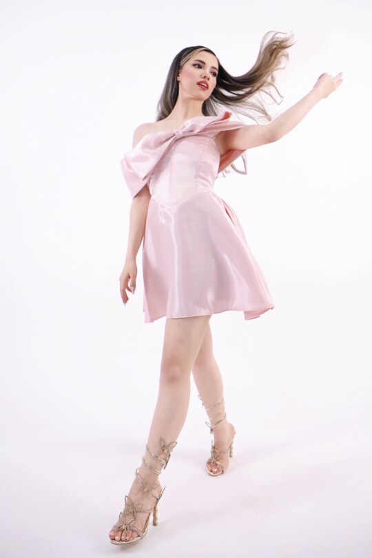 ROSA MINIKLEID MIT TRÄGERN UND SCHLEIFE VORNE - BERFUĞ KIRAN