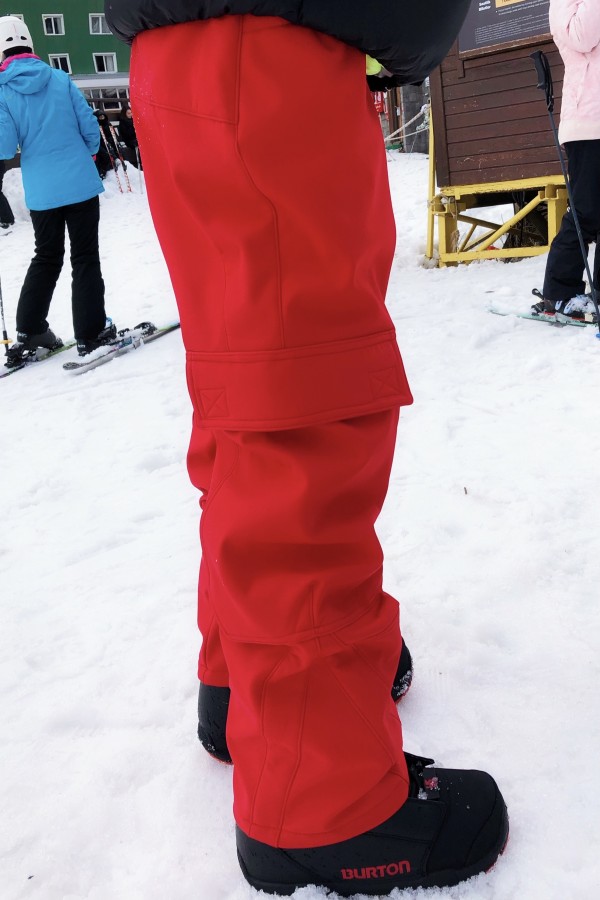 Roter Skioverall mit schmalem Bein und Fransen vorne - 3