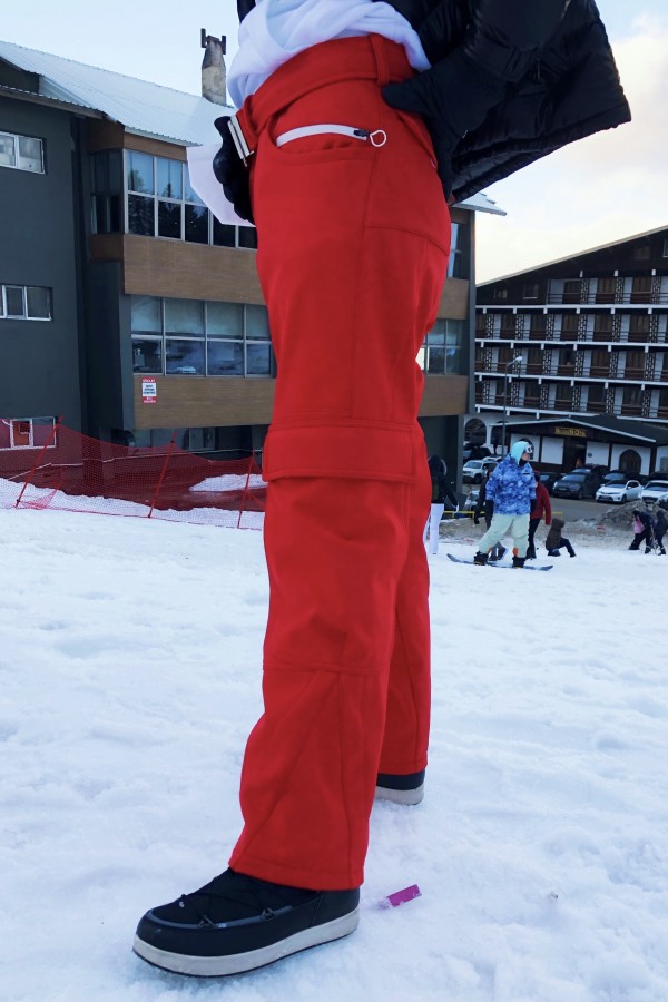 Roter Skioverall mit schmalem Bein und Fransen vorne - 5